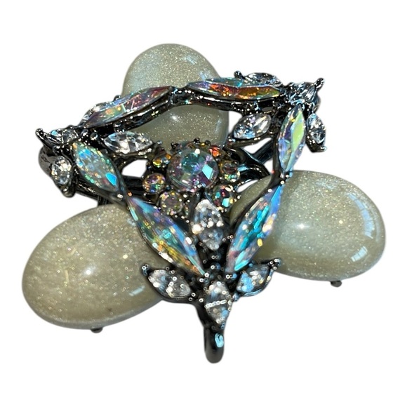 Beautiful AB brooch! Well made - Picture 1 of 7